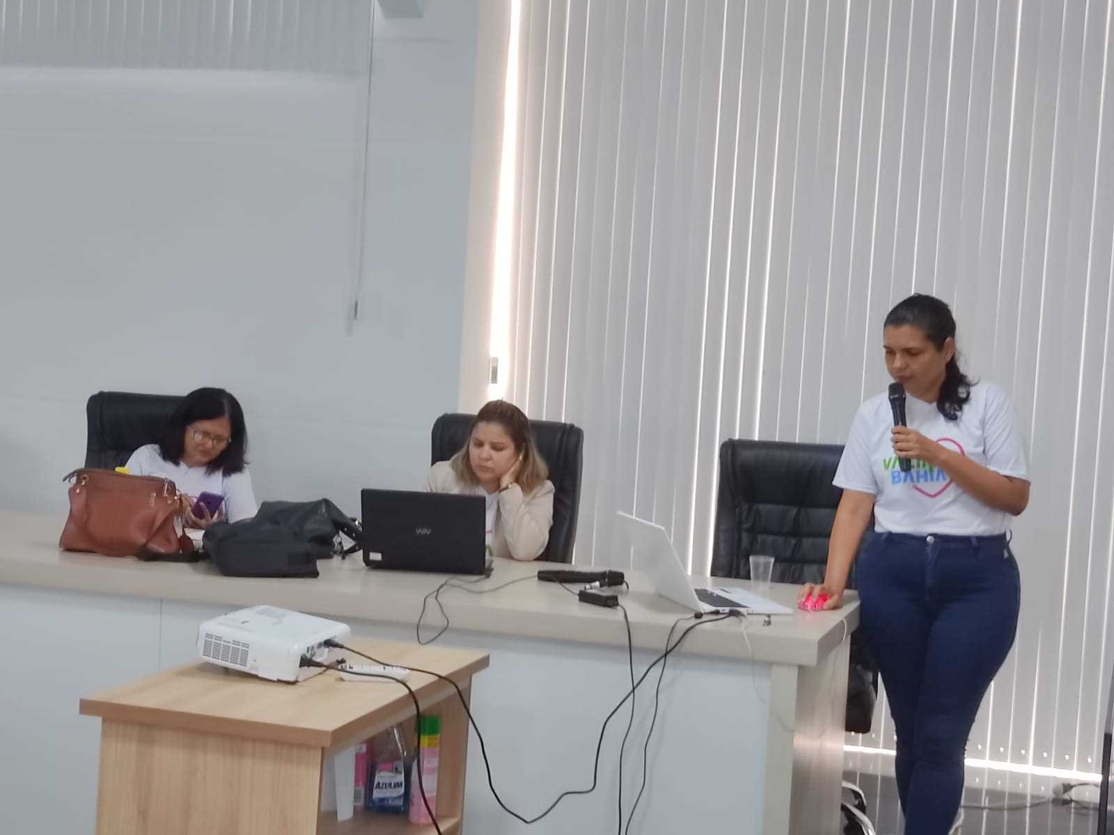 Camacã: Enfermeiros e Técnicos de Enfermagem participam de palestra sobre Boas Práticas de Vacina